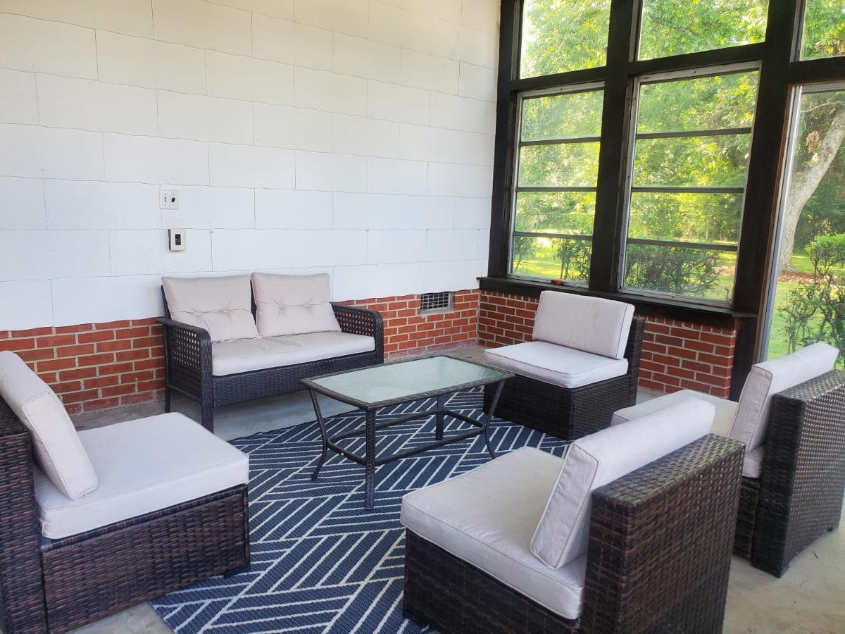 Spacious Centrally Located 3 Bed 2 Bath - Sleeps 8 มอนต์โกเมอรี ภายนอก รูปภาพ