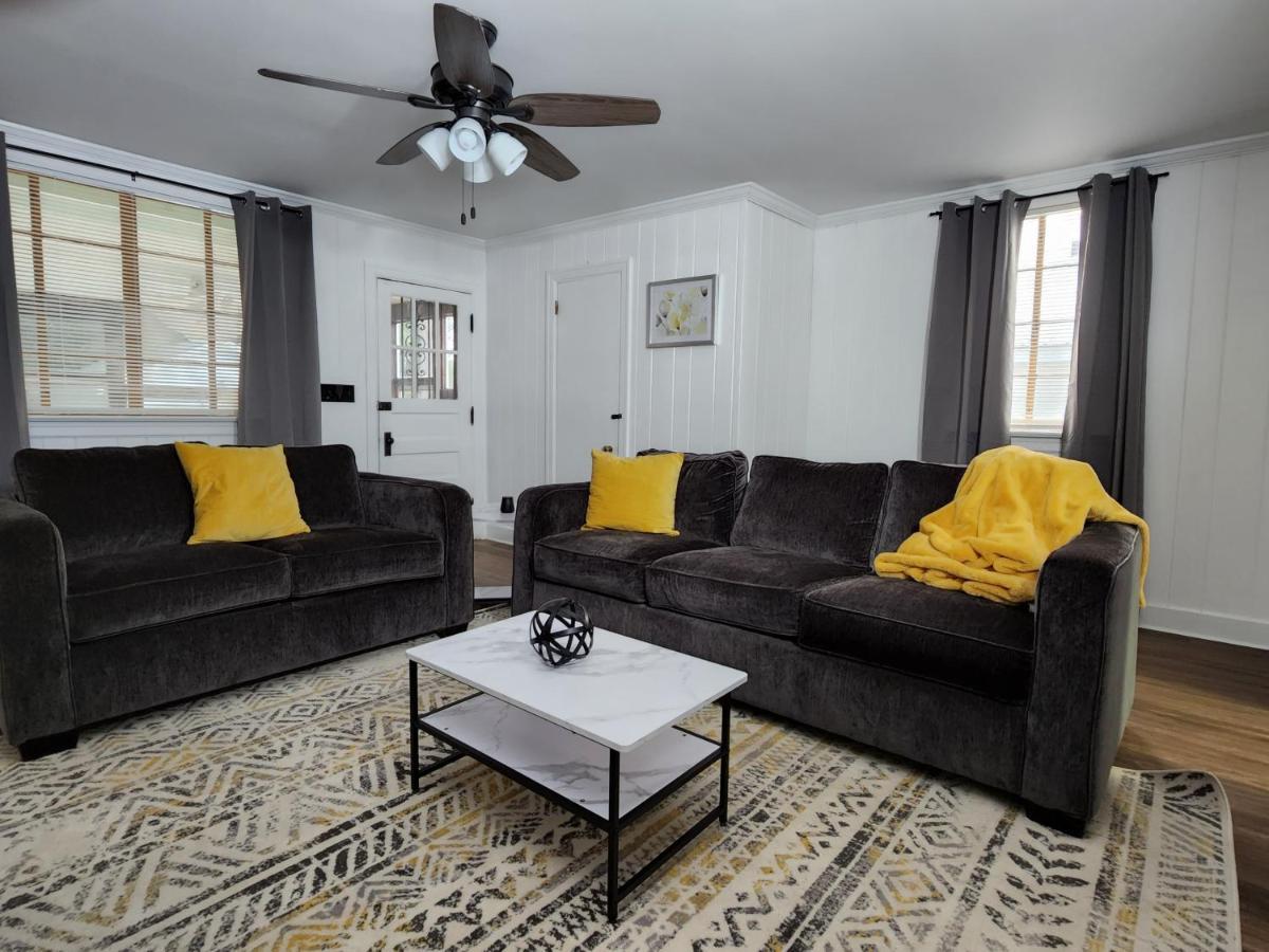 Spacious Centrally Located 3 Bed 2 Bath - Sleeps 8 มอนต์โกเมอรี ภายนอก รูปภาพ