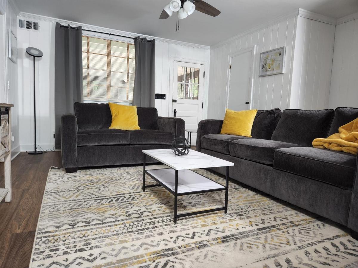 Spacious Centrally Located 3 Bed 2 Bath - Sleeps 8 มอนต์โกเมอรี ภายนอก รูปภาพ